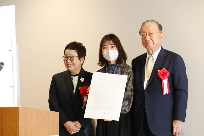 (from left) Hiroko Taki, TPG leader Yanagase, Hisao Taki