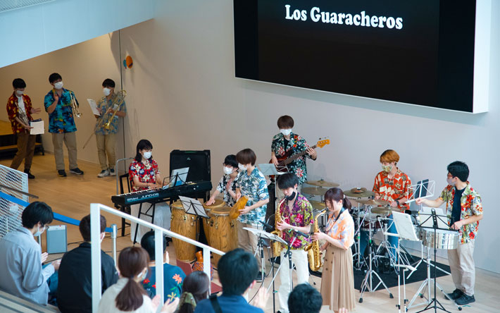 Student band Los Guaracheros performing