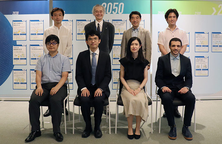 DLab Research Grant 2021 recipients (front left) Asst. Prof. Lee, Asst. Prof. Taoka, Asst. Prof. Tanaka, Asst. Prof. Kahlon, (back left) Asst. Prof. Sasaki, DLab Director Satoh, DLab Assoc. Director Ohtake, Assoc. Prof. Oki