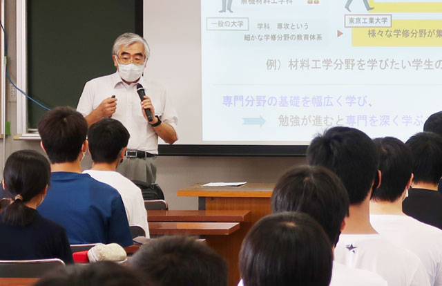 Prof. Shinozaki explaining Tokyo Tech education system