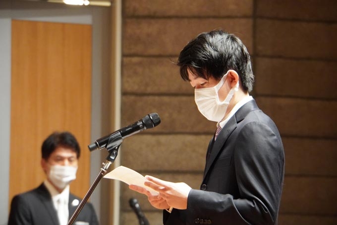 Student representative Yugo Koyanagi giving speech