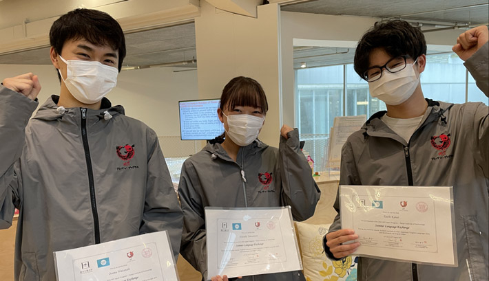 Certificates and gifts from MIT Japan