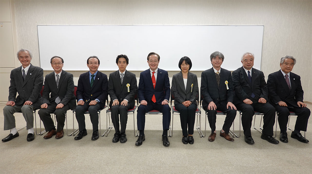 Three technical staff members receive 2021 Special Contribution Award