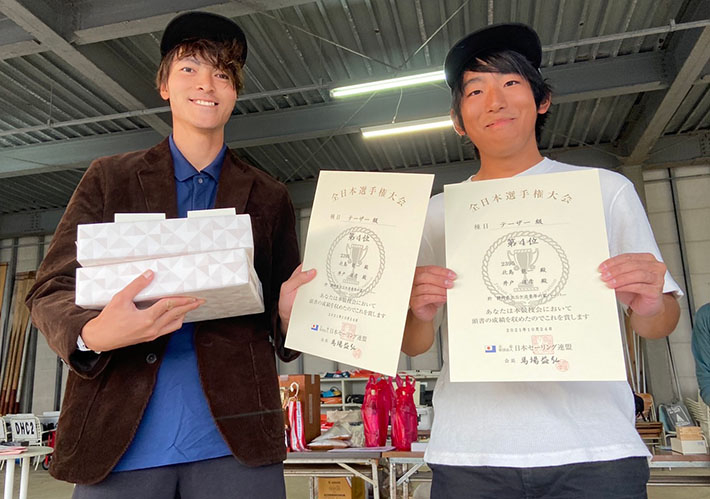 Kitajima (left) and Ido after the awards ceremony