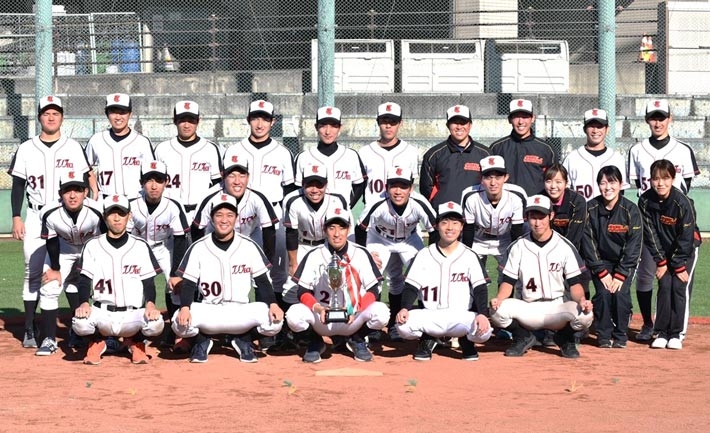 Winning team on Ookayama Campus grounds