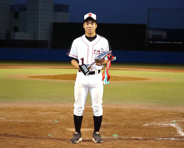 Captain Takahashi with cup