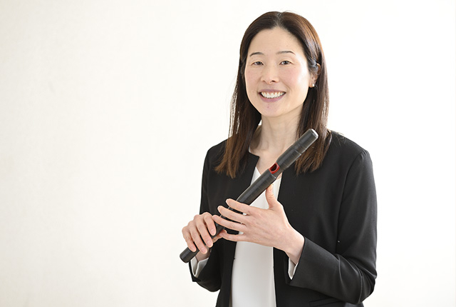 Associate Professor Mariko Annothe showing nohkan (Noh flute).