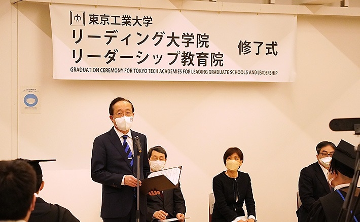 President Masu offering congratulatory speech to students