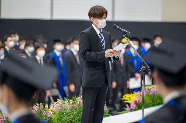 Speech by valedictorian Takeru Asada at bachelor's degree graduation ceremony