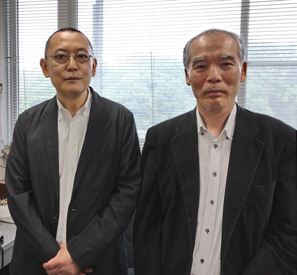 Masaaki Iseki (left) and Professor Takamichi Nakamoto (right)