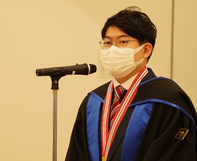 Graduate Watanabe giving speech on behalf of graduates of TAC-MI