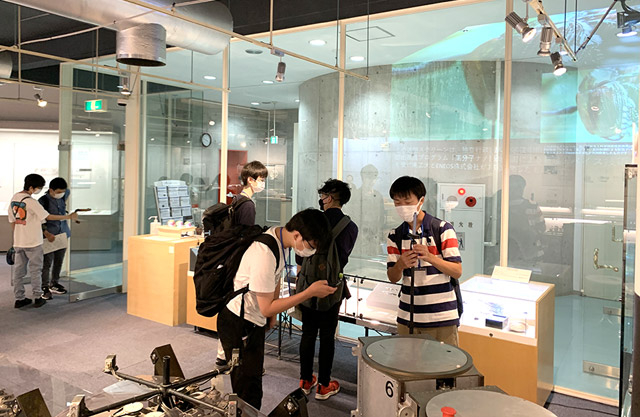 Students capturing 360° images at Tokyo Tech’s museum