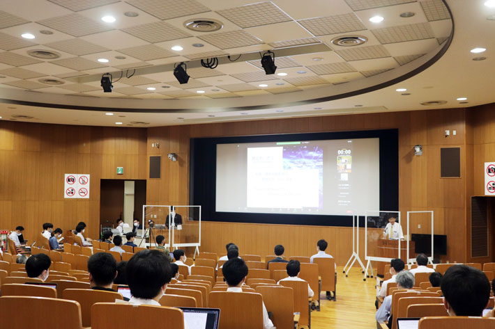 Tokyo Tech Academy for Convergence of Materials and Informatics doctoral students share research findings in AY2022