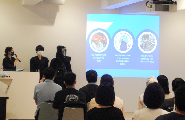 Participants tuning in to presentation on kendo at Tokyo Tech