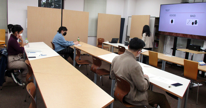 Participants starting listening comprehension section on Day 2