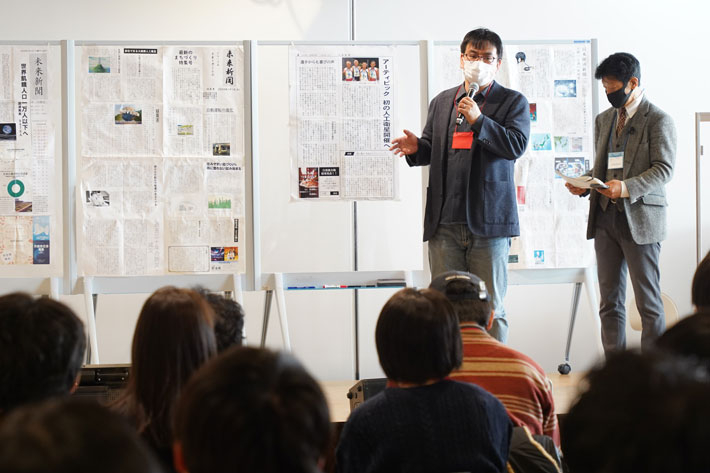 DLab Partners members and Professor Yanase (right) commenting on the presentation.