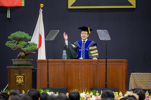 President Masu offering his congratulations