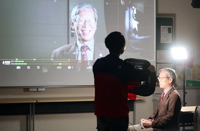 Professor Akinori Nishihara from Tokyo Tech Academy for Super Smart Society as subject during explanation on lighting