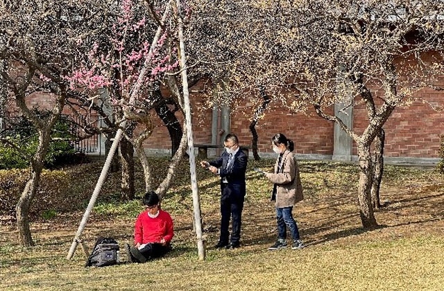 Participants shooting at various locations on Ookayama Campus