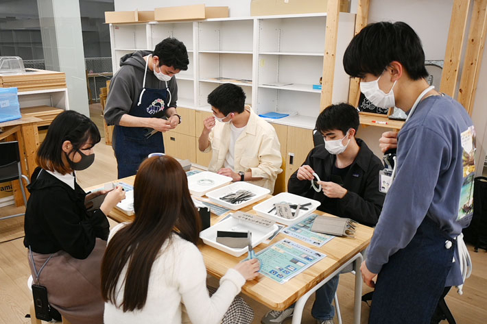 Participants at student club Science Techno’s workshop