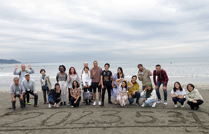 KSGG guides and Tokyo Tech students on shore of Sagami Bay