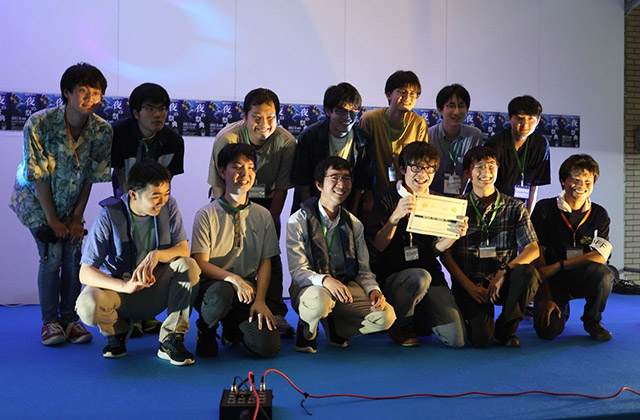 Yo Toyomoto (front row, left), Keisuke Uchikawa (front row, 2nd from left), and other members of Society for the Study of Robotics after receiving award