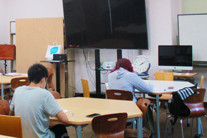 Participants at N5 level listening comprehension test