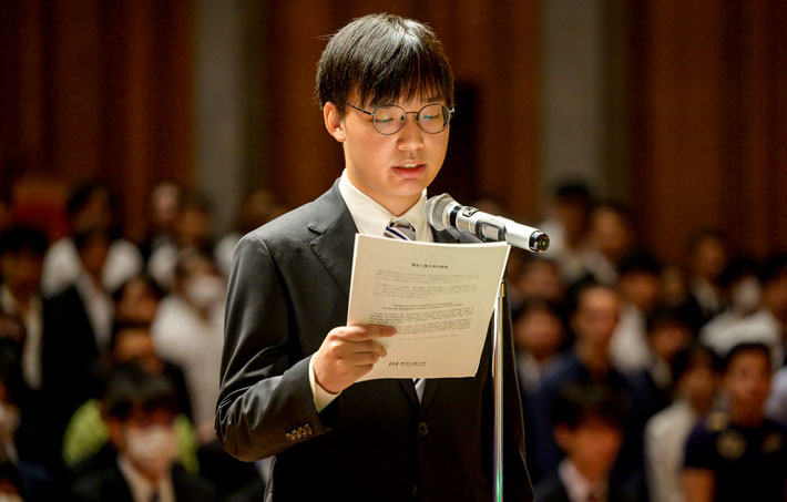 Student representative Zhang giving statement