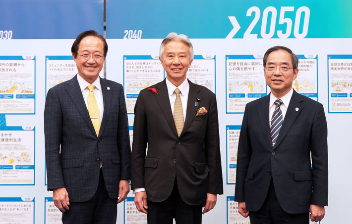 Minister Moriyama (center), TMDU President Tanaka (right), President Masu in front of Tokyo Tech Future Chronology