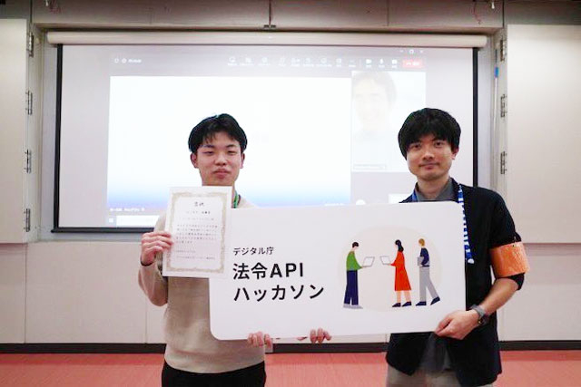 Team PyTeon 3.0 member Seigo Kawachi (left) with Business and Legal Affairs Award in hand