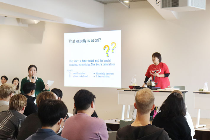 Kasuya demonstrating ways to cut ingredients