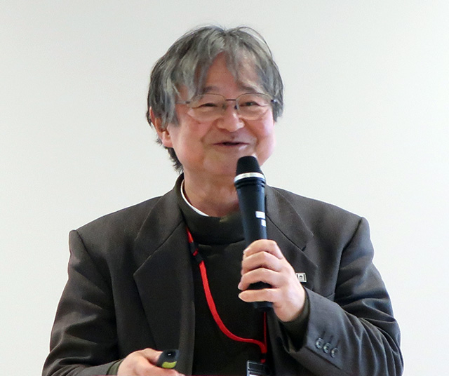 Health Support Center’s Saito giving outline of forum