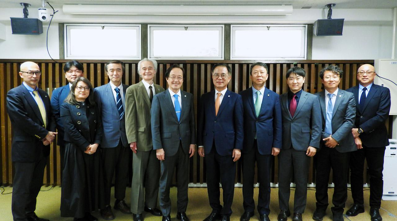 Sungkyunkwan University President Ji-Beom Yoo visits Tokyo Tech