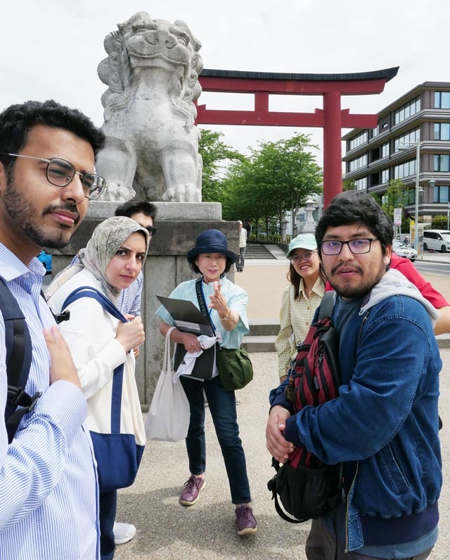 Students listening to local guide at second itorii/i gate