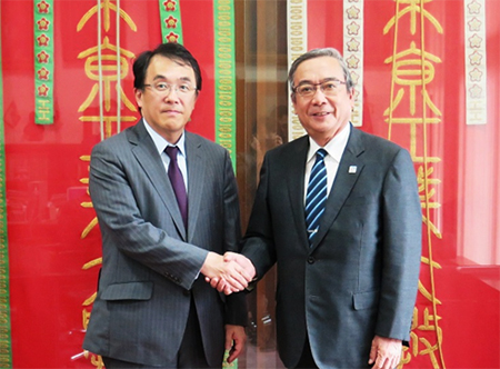 Paresident & CEO Shingo Konomoto of NRI (left) and President Yoshinao Mishima of Tokyo Tech (right)