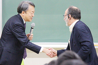 Tokyo Tech Prof. Ikegami with Stanford Prof. Alvin E. Roth (right)