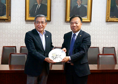 President Mishima (left) and Chairman Zhang