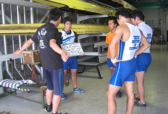 Briefing before the race