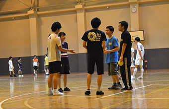 Enjoying sepak takraw1