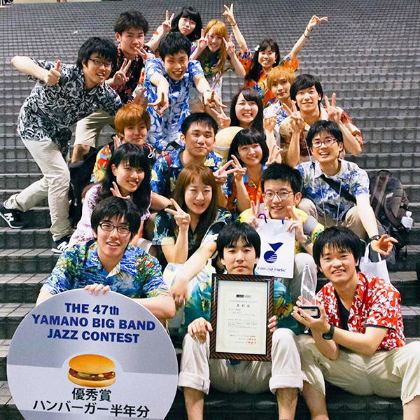 Los Guaracheros hoisting trophy and commendation certificate