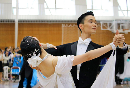 Masaki Watanabe and Hiroka Sato (Shirayuri University), 3rd in foxtrot for 2nd and 3rd-year students, Photo courtesy of Misa Momokawa