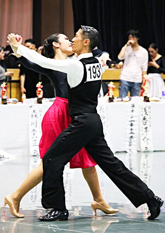 Satoshi Ishii, 1st Academic Group Minami Sakae, Shirayuri University 8th place in Standard quickstep for 1st-year students (Photo courtesy of Misa Momokawa)