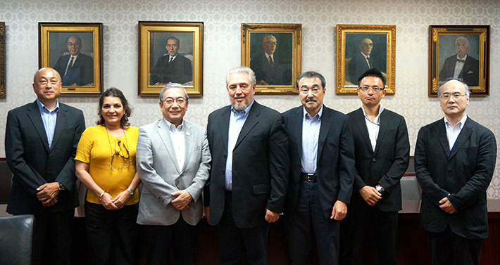 Dr. Castro Diaz-Balart (center), President Mishima (center left), Executive Vice President Ando (center right)