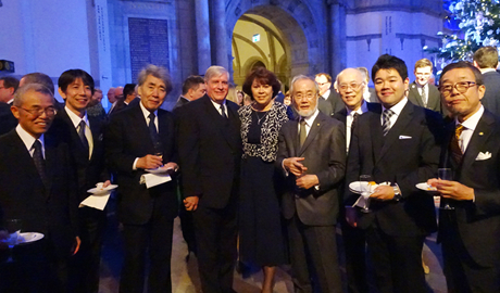 At a reception with Ohsumi (fourth from right) and his friends