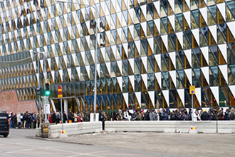 Queues outside Aula Medica