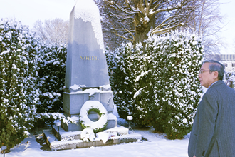 Mishima at Alfred Nobel's grave
