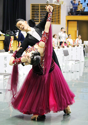 Masaki Watanabe, 4th year, Earth and Planetary Sciences Hiroka Sato, Shirayuri University 3rd in foxtrot and 6th in waltz