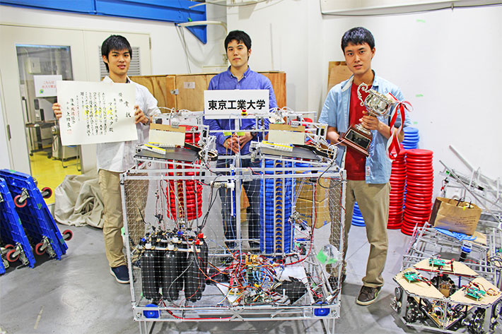 Winning team (from left): Haruto Yano, Shunpei Tokuda, Chief Maquinista Yasuki Yamada