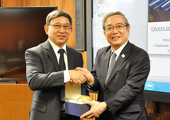 Deputy Prime Minister Prajin (left) and President Mishima