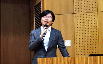 Special lectures by Associate Professor Terada (left) and Associate Professor Takagi